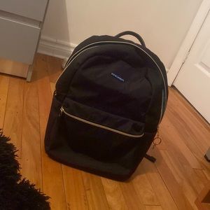 Peut utiliser beaucoup d’espace de rangement